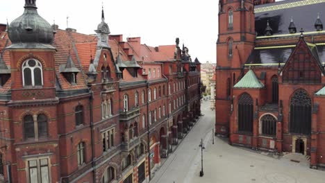 Mittelalterliche-Architektur-Mit-Der-Evangelisch-augsburgischen-Marienkirche-In-Legnica,-Polen