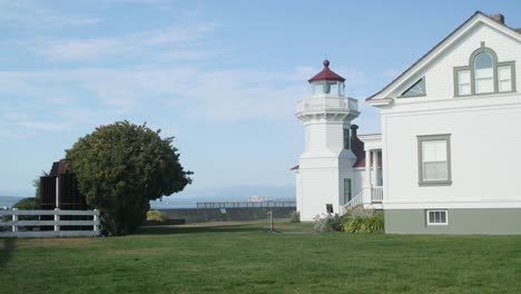 Wide-profile-shot-of-the-Mukilteo-Lighthouse-park