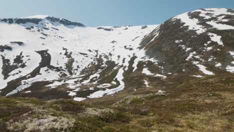 Snowy-mountain-on-a-sunny-day-at-norway