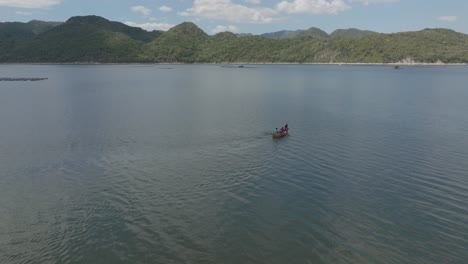 Person-rowing-on-boat-on-lake-of-Hatillo-dam,-Dominican-Republic