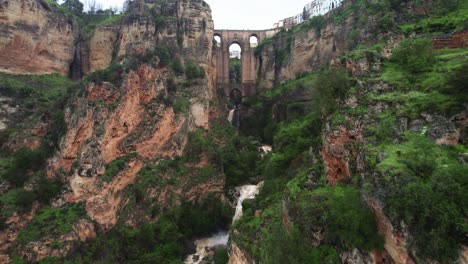 Reverse-flyover-aerial-drone-4k-view-of-Ronda-waterfall-and-Puente-Nuevo-bridge-in-Andalusia,-Spain