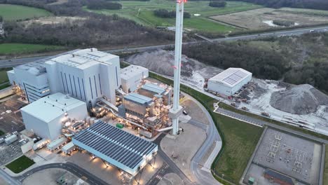 Enfinium-Ferrybridge-UK-Dekarbonisierung-Kraftwerke-Aufsteigende-Drohne,-Luftaufnahme