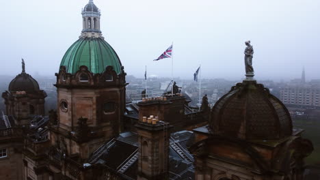 Aerial-view-in-front-of-the-dome-of-the-Museum-on-the-Mound,-in-foggy-Edinburgh