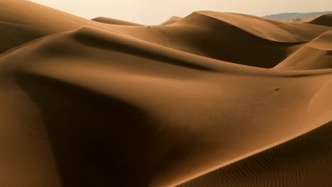 Die-Dünen-Der-Westlichen-Wüste-Ägyptens-Zeigen-Die-Sandlandschaft,-Den-Natürlichen-Reiz-Der-Sonne-Und-Das-Ausgedehnte,-Trockene-Gelände