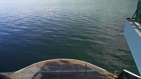 Draufsicht-Auf-Den-Bug-Einer-Washington-State-Ferry-In-Bewegung