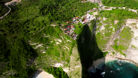 Clifftop-Hotel,-Restaurants,-And-Viewpoint-At-Nusa-Penida-With-Kelingking-And-Embon-Beach-In-Bali,-Indonesia