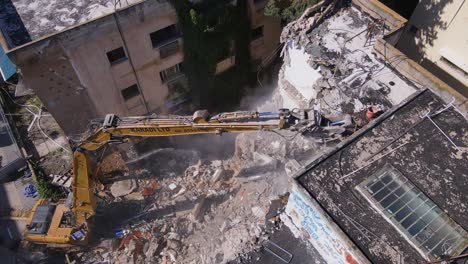 Vista-Aérea-De-La-Demolición-De-La-Grúa-Tractora-De-Destrucción-En-Tel-Aviv-En-Israel.