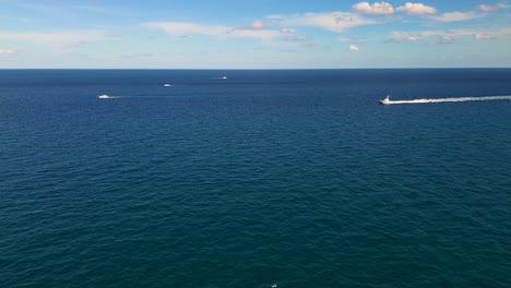 Flug-über-Einem-Sportfischerboot