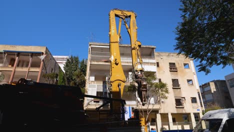 Heavy-Crane-Machine-Shovel-Tractor-In-Demolition-Site