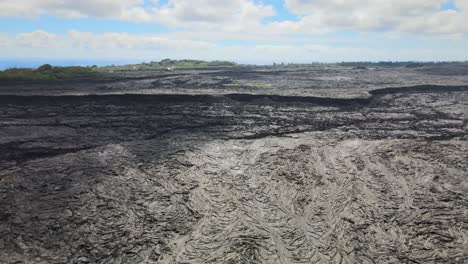 Recorridos-Con-Drones-Que-Revelan-Una-Gran-Escala-De-Campos-De-Lava-En-La-Isla-Grande,-Hawai,-De-Leilani-Estates.