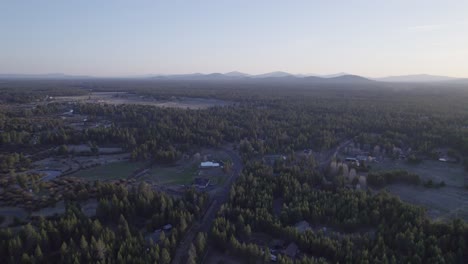 Slow-push-in-drone-shot-during-sunset-in-Bend,-Oregon,-capturing-distant-mountains