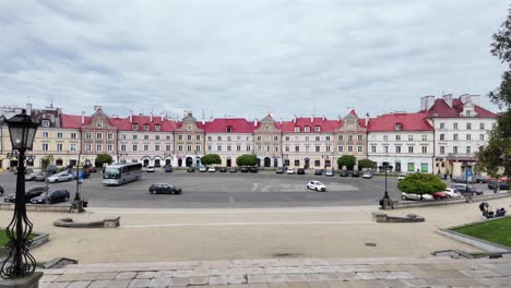 Schlossplatz-In-Lublin-Mit-Großem-Parkplatz