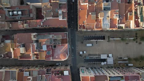 Toma-Desde-Arriba-Con-Drones-Inspecciona-La-Ciudad-De-Tarragona,-España