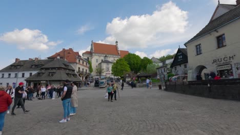 People-Strolling-At-The-Market-Square-Of-Kazimierz-Dolny-Old-Town-In-Lublin-Province,-Poland