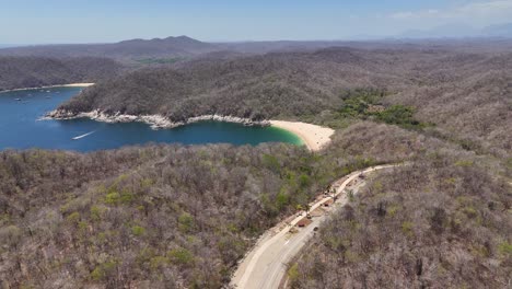 Camino-Escénico-A-Través-Del-Parque-Nacional-Huatulco,-Oaxaca,-México