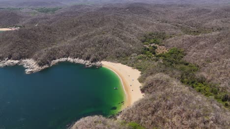 Vistas-Aéreas-Del-Parque-Nacional-Huatulco-En-Oaxaca,-México