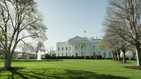 White-House-with-Clear-Blue-Sky,-Washington-DC,-U