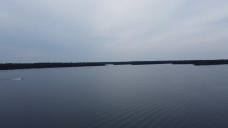 Boats-sails-through-the-water