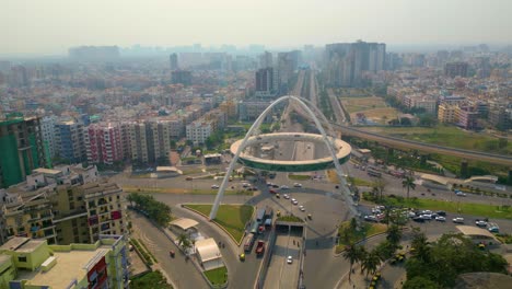 Vista-Aérea-De-La-Puerta-Biswa-Bangla-O-La-Puerta-De-Kolkata-En-La-Arteria-Principal