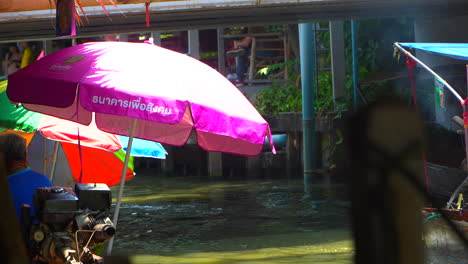 Floating-market-ambient-in-Bangkok