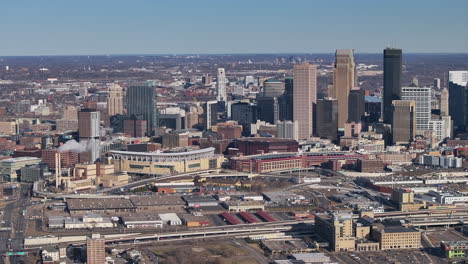 Aerial-panning-view-across-Downtown-Minneapolis,-Minnesota