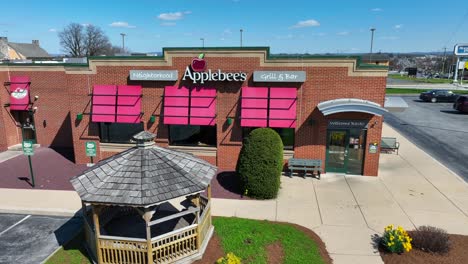 Aerial-approaching-shot-of-Applebees-Grill-and-Bar-Restaurant-in-American-town