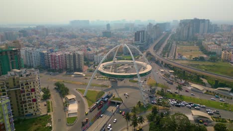 Vista-Aérea-De-La-Puerta-Biswa-Bangla-O-La-Puerta-De-Kolkata-En-La-Arteria-Principal