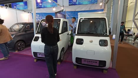 Innovative-Delivery-EV-mini-trucks-showcase-at-the-booth-at-canton-fair