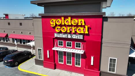 Luftaufnahme-Des-Golden-Corral-Buffet-Und-Grill-In-Einer-Amerikanischen-Stadt