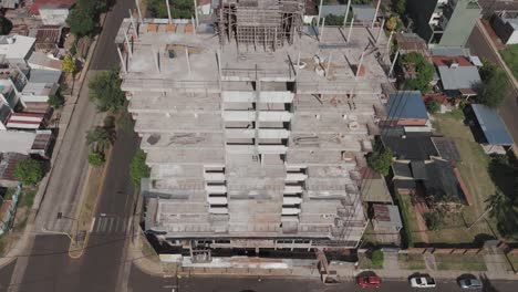Bird's-eye-drone-footage-providing-a-captivating-view-of-construction-progress-on-buildings-from-above,-ideal-for-showcasing-dynamic-urban-development