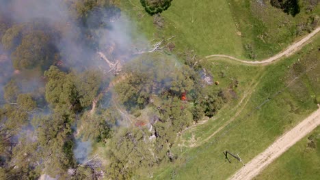 Drone-shot-of-fie-caught-in-Crackenback-forest-leading-to-spreading-of-smoke-in-New-South-Wales,-Australia