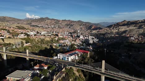 Drohnen-Luftaufnahme-Der-Hauptstadt-La-Paz-In-Bolivien,-Südamerika