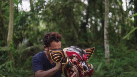 Barong-Bangkung-mask-dance,-a-tradition-and-legacy-in-a-performance-by-a-Balinese-traditional-artist,-close-up