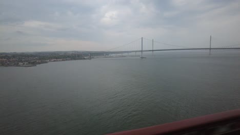 Train-crossing-historic-forth-rail-bridge-with-view-of-the-forth-road-bridges