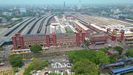 Vista-Aérea-De-La-Estación-De-Tren-De-Howrah-Día-Y-Noche