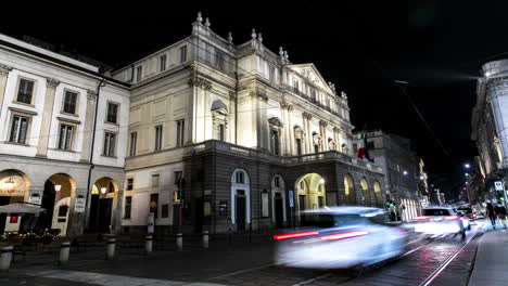 Theater-La-Scala-Mailand-Nachtansicht-Im-Zeitraffer