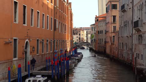 Speed-boat-sails-in-Venice-Canal-during-Golden-Hour