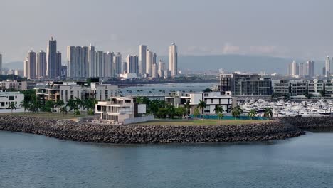 Panama-Stadt:-Luxus-Künstliche-Insel
