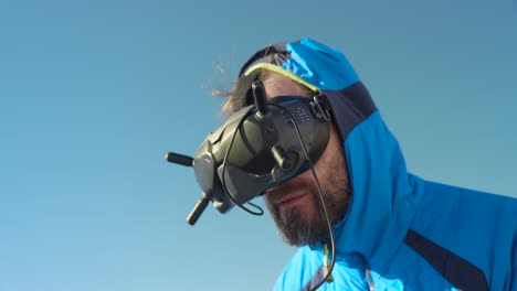 Mann-Mit-FPV-Drohnenbrille