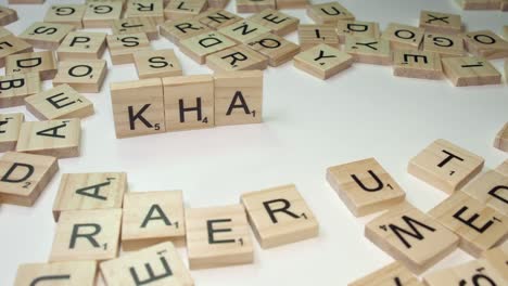 La-Palabra-Droga-Estimulante-Khat-Se-Forma-En-La-Mesa-A-Partir-De-Letras-De-Scrabble