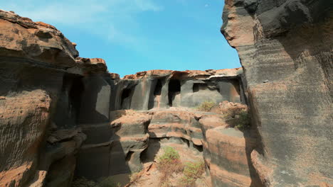 Flug-In-Die-Herrera-Höhle-Und-Sicht-Auf-Den-Gipfel-Des-Galdar-Bergs