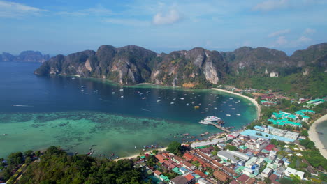 Tonsai-Village-built-on-the-tropical-island-of-Koh-Phi-Phi,-Thailand