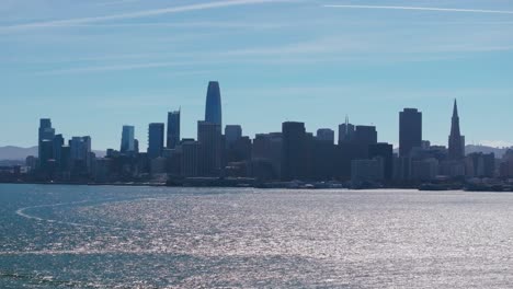 Drone-shot-panning-to-the-right-of-downtown-San-Francisco,-California-sunny-day