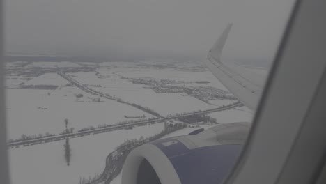 Avión-De-British-Airways-Aterrizó-En-Munich,-Alemania,-Después-De-La-Tormenta-De-Invierno