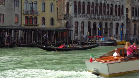 Seeverkehr-Im-Canale-Grande-In-Venedig-An-Einem-Sonnigen-Tag