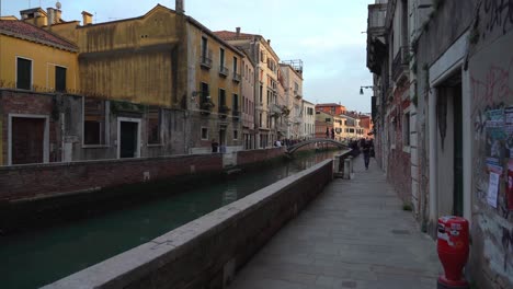 Venecia-Es-Una-Ciudad-En-El-Noreste-De-Italia-Y-La-Capital-De-La-Región-Del-Véneto.