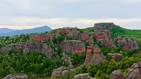 Belogradchik-Sandsteinfelsenformationen-Malerische-Bulgarische-Landschaft,-Drohnenaufnahme