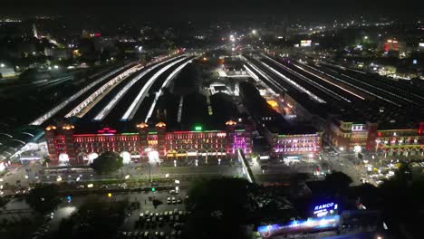 Luftaufnahme-Des-Bahnhofs-Howrah-Bei-Tag-Und-Nacht