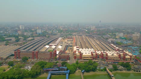 Vista-Aérea-De-La-Estación-De-Tren-De-Howrah-Día-Y-Noche