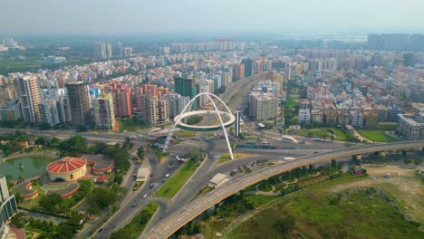 Vista-Aérea-De-La-Puerta-Biswa-Bangla-O-La-Puerta-De-Kolkata-En-La-Arteria-Principal